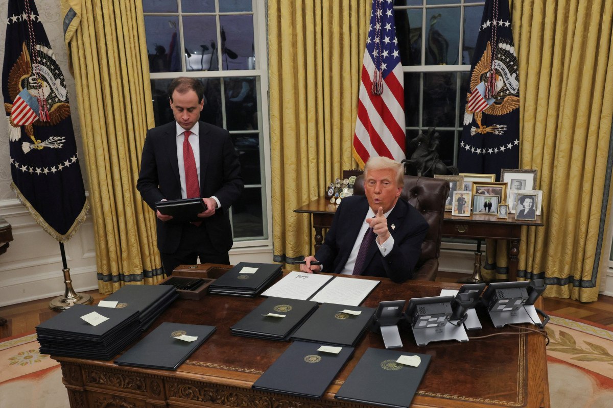 trump bidenin politikalarini gecersiz kilan bircok kararname imzaladi 1 F4JGypZj