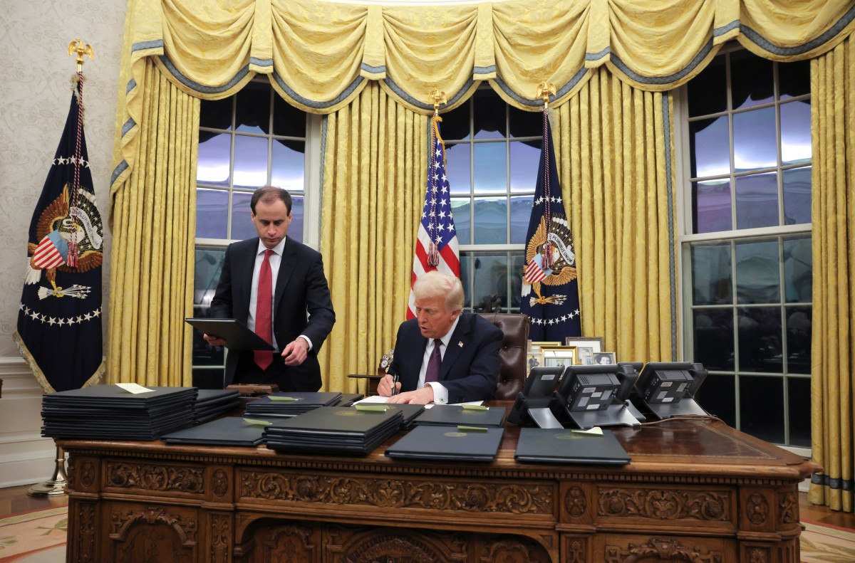 trump bidenin politikalarini gecersiz kilan bircok kararname imzaladi 2 CkWghXkb