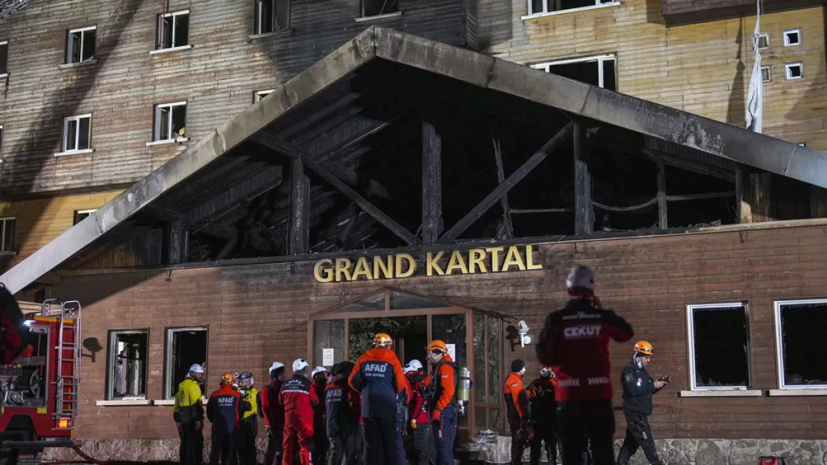 tv100 kameralarina yansidi boludaki otel faciasinda afad ekiplerinden para istendi 1 blASvAH9