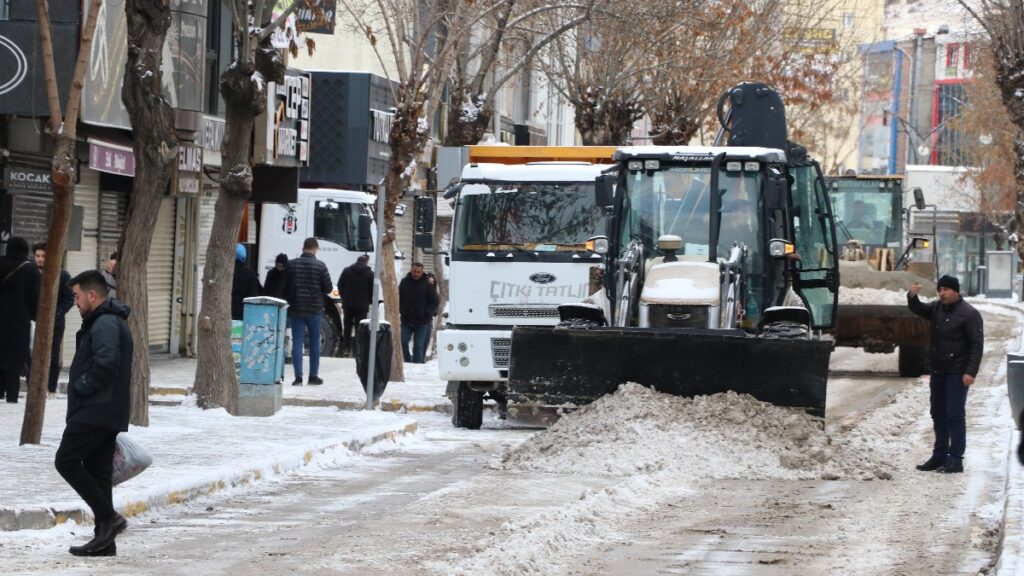 vanda 255 yerlesim yeri ulasima kapandi 3dVsJ8WB