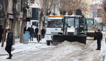vanda 255 yerlesim yeri ulasima kapandi 3dVsJ8WB