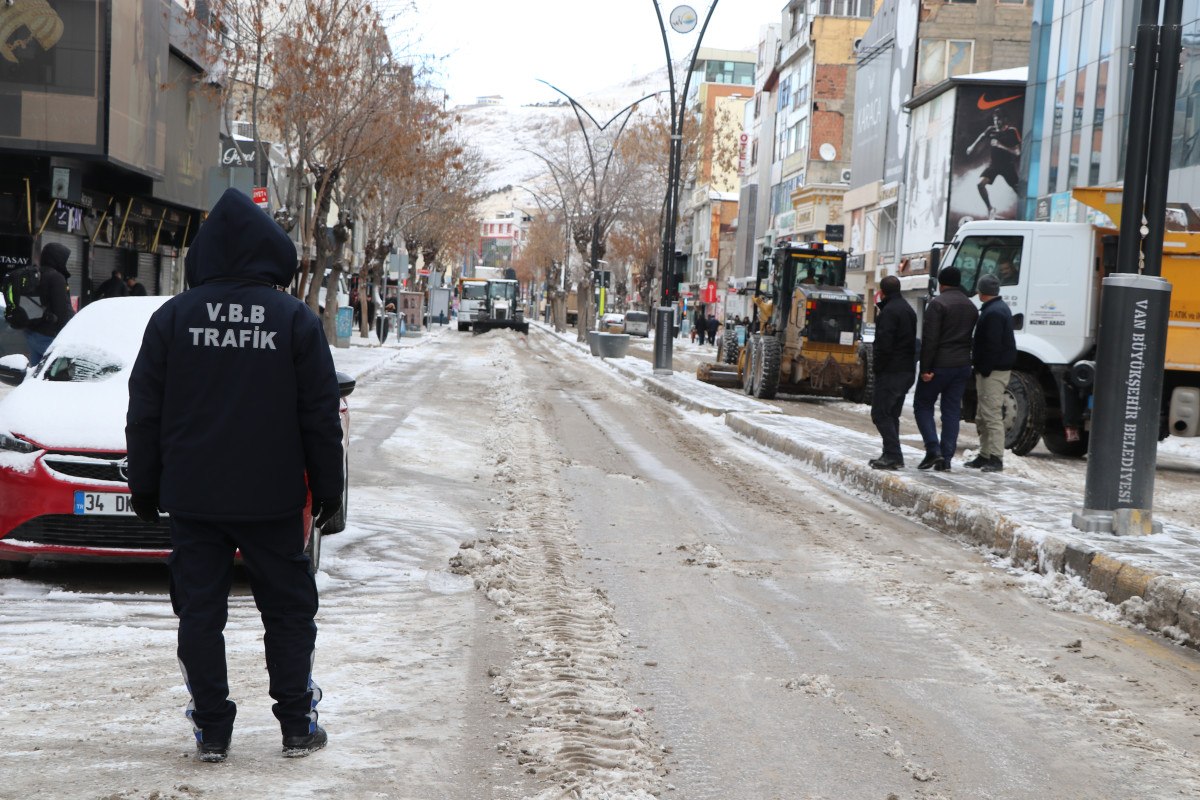 vanda 255 yerlesim yeri ulasima kapandi 4 sOrPpcIg