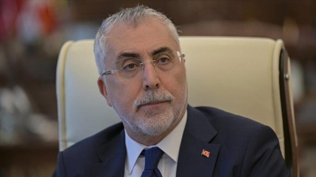 vedat isikhan boludaki kayak merkezindeki yangini arastirmak icin 4 basmufettis gorevlendirildi CwiQqJ56