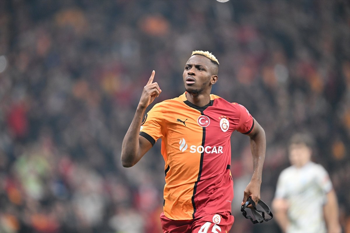 victor osimhen pasi kime verebilirim diye bakiyorum 0 gsnaCKFQ