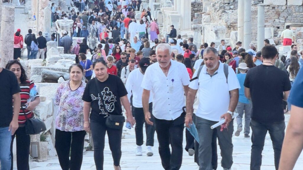 yerli turistler 2024un 3 ceyreginde 2048 milyar lira harcadi A5QYOAt9