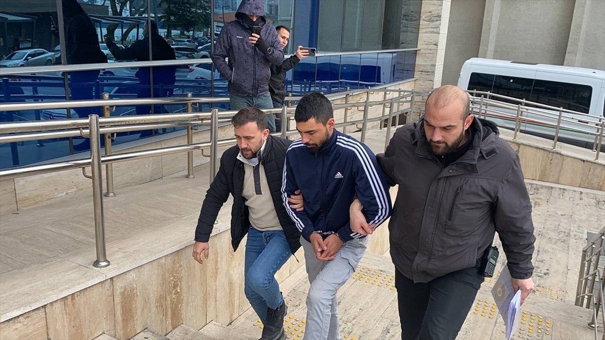 zonguldakta baba ve kizina carpan ehliyetsiz ve alkollu surucu tutuklandi 0 XuOUGGdE