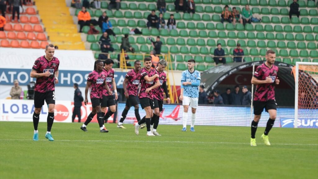 9 golun atildigi macta alanyaspor basaksehiri yendi IJvReK9X