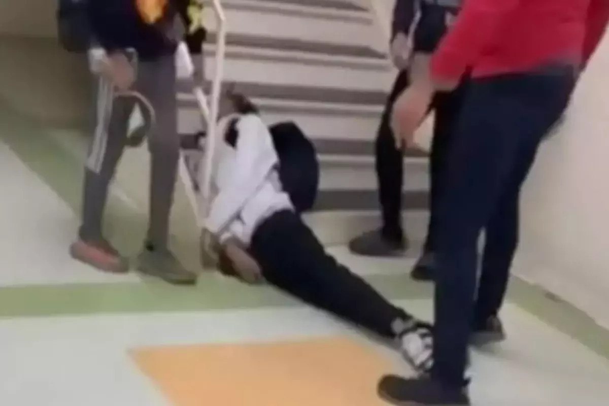 abdde ogrenci velisi okulu basti baska bir ogrenciyi oldurmeye calisti 0 Yww1KWc9