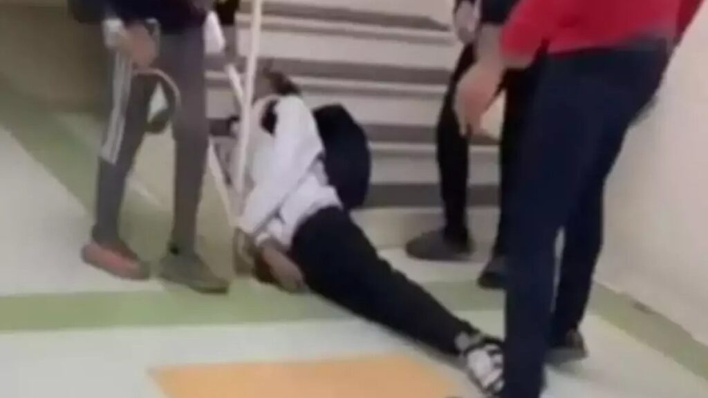 abdde ogrenci velisi okulu basti baska bir ogrenciyi oldurmeye calisti CPOxUCEA