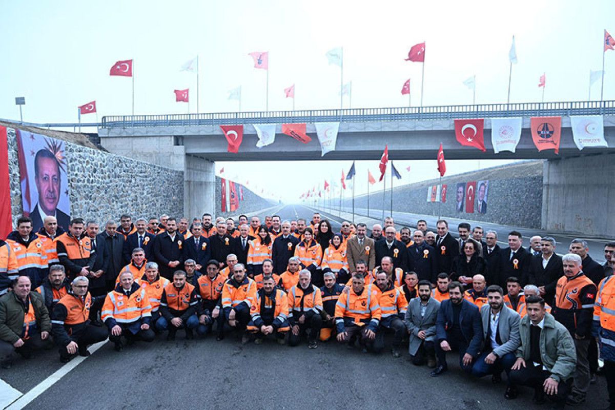 abdulkadir uraloglu elazig harput yolunda guzergahi 2 km kisaltarak ulasimi sehir disina tasidik 4 7UmO3e4K