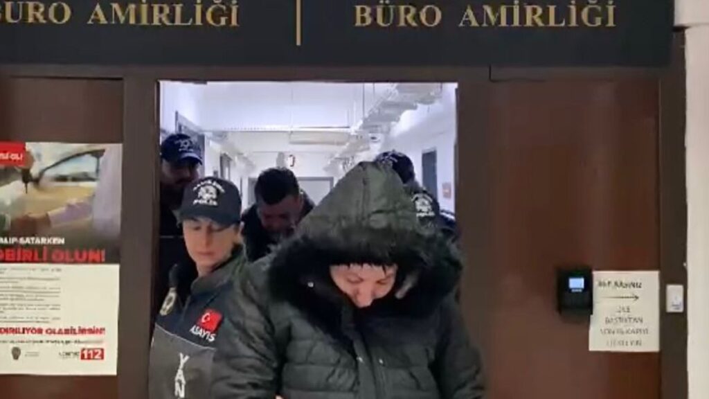 adanada dolandirici sahte hakim ve sevgilisi yakalandi lulO1ZJ9