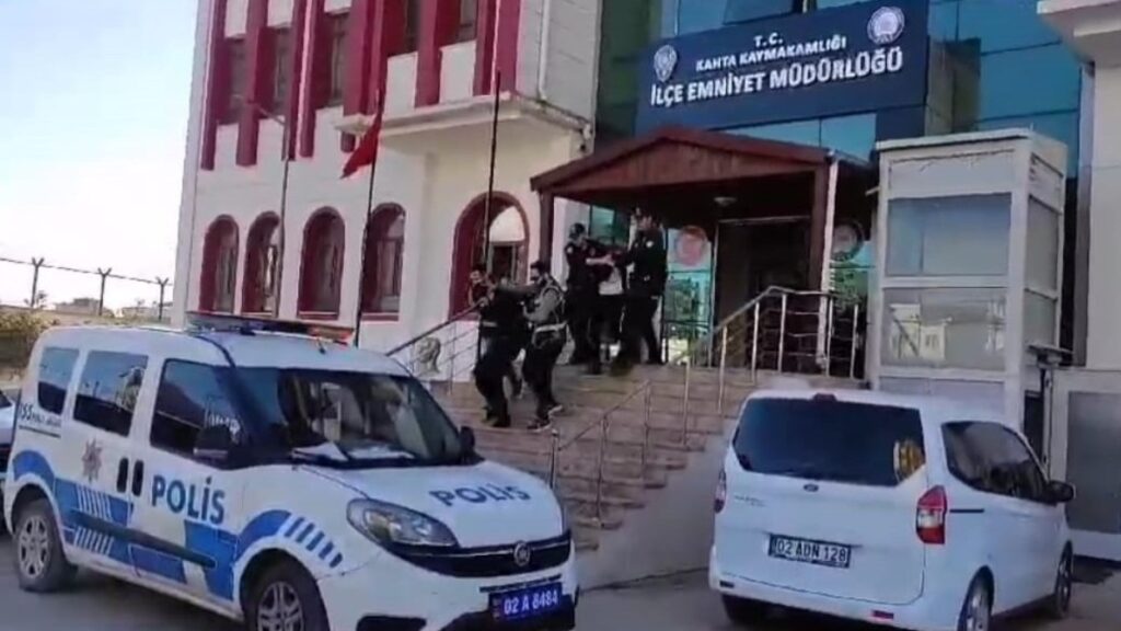 adiyamanda kacak silah ve kumar operasyonu FpX2EEdU