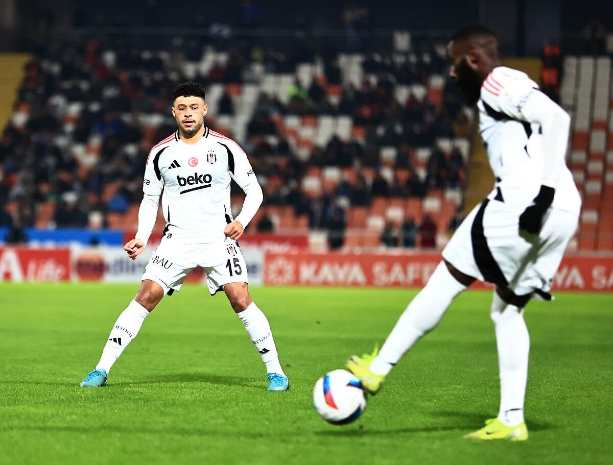 alex oxlade chamberlain vitor pereiranin yakin markajinda 0 72QwSYI3