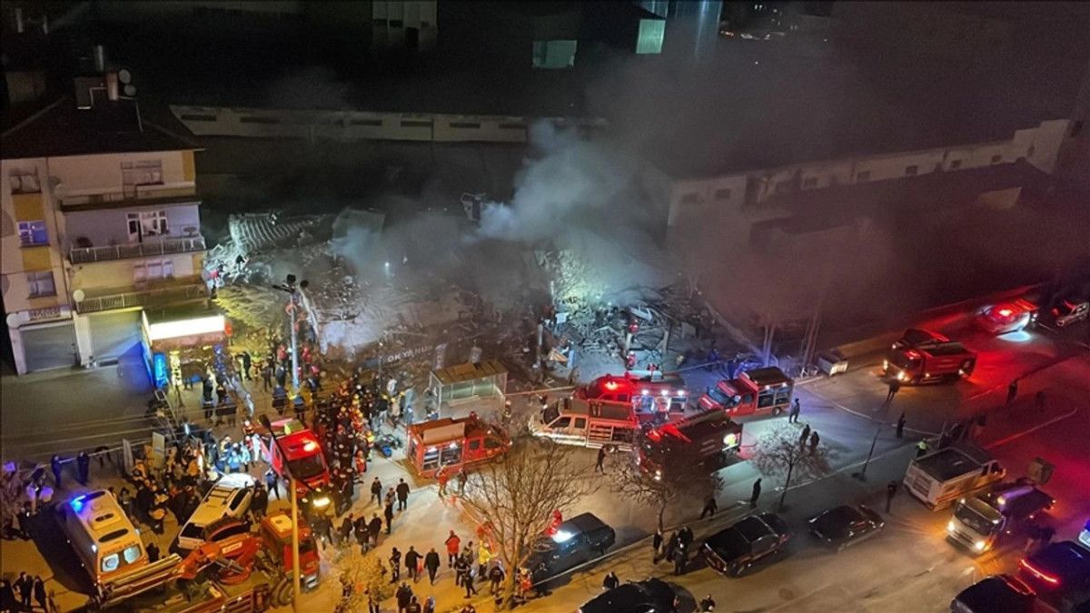 ali yerlikaya konyada coken binada arama kurtarma calismalarinin bittigini acikladi 0 VDbnMURK