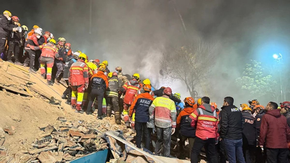 ali yerlikaya konyada coken binada arama kurtarma calismalarinin bittigini acikladi 3 34MC9gMZ