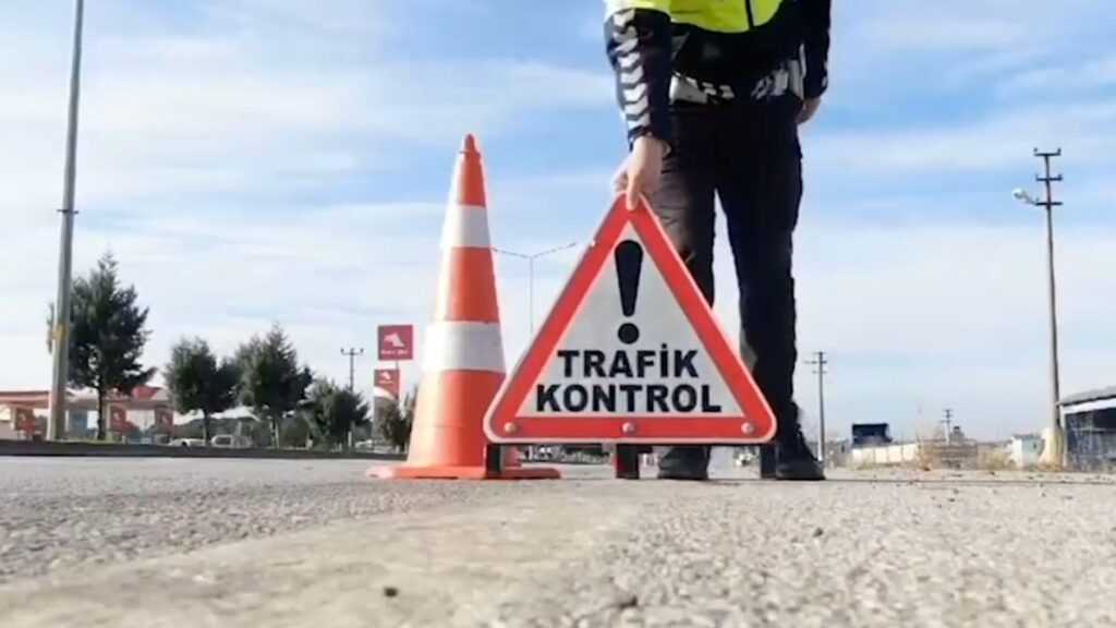 ali yerlikaya trafikte 2 milyon 200 bin 922 arac denetlendi mRewIAn8
