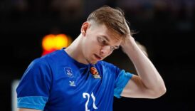 anadolu efes justus hollatz ile vedalasti ahHVNUGU