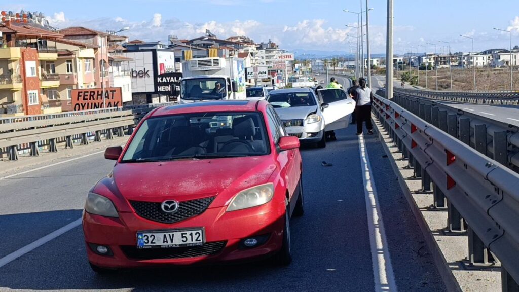 antalyada arizalanan aracini iterken 2 kazaya sebep oldu RN2CYVMG
