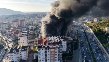 antalyada cikan yanginda binada hasar olustu RGK9kYsK
