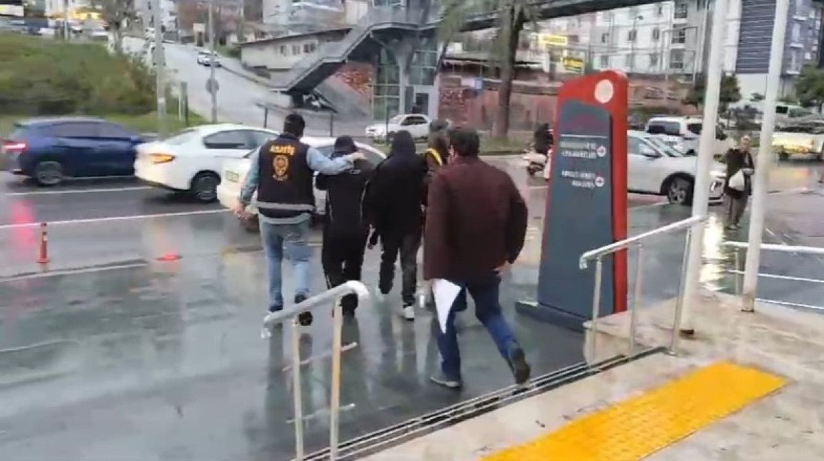 antalyada motokuryeler baska motokuryelerin esyalarini caldi 0 vzCOvaB6