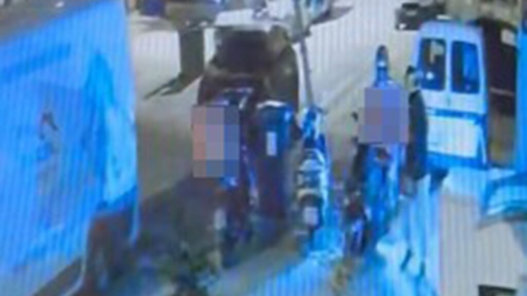 antalyada motokuryeler baska motokuryelerin esyalarini caldi JKn3ut5v