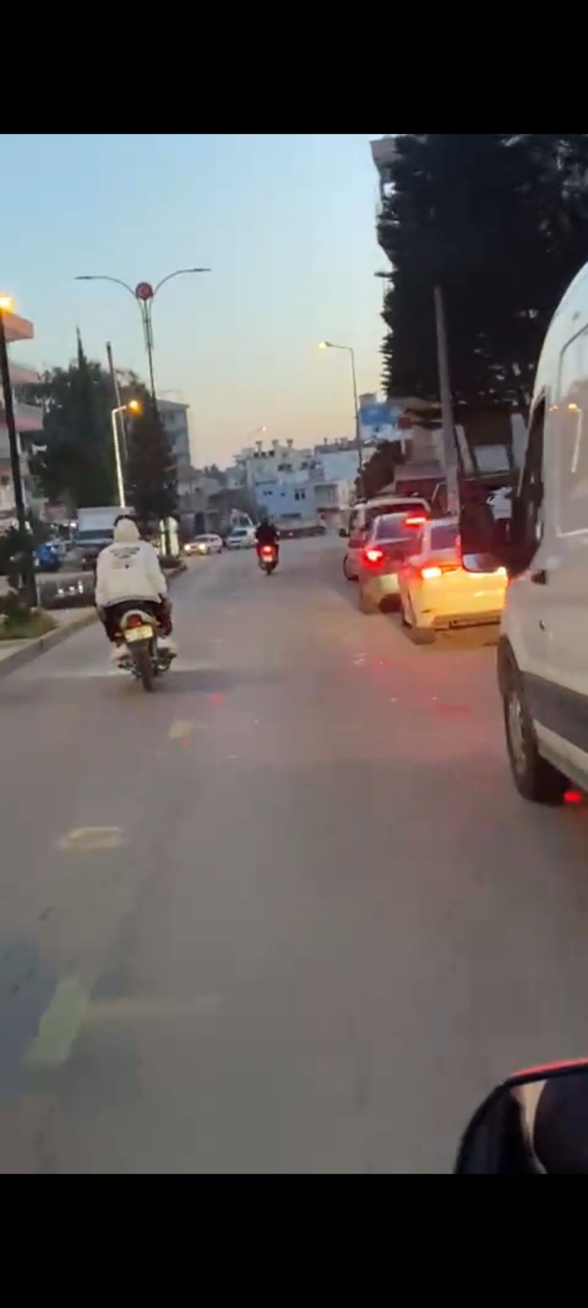 antalyada motosikletli genclerin oyuncak tabancalarla suruculeri korkuttu 1 OFqV7BzS
