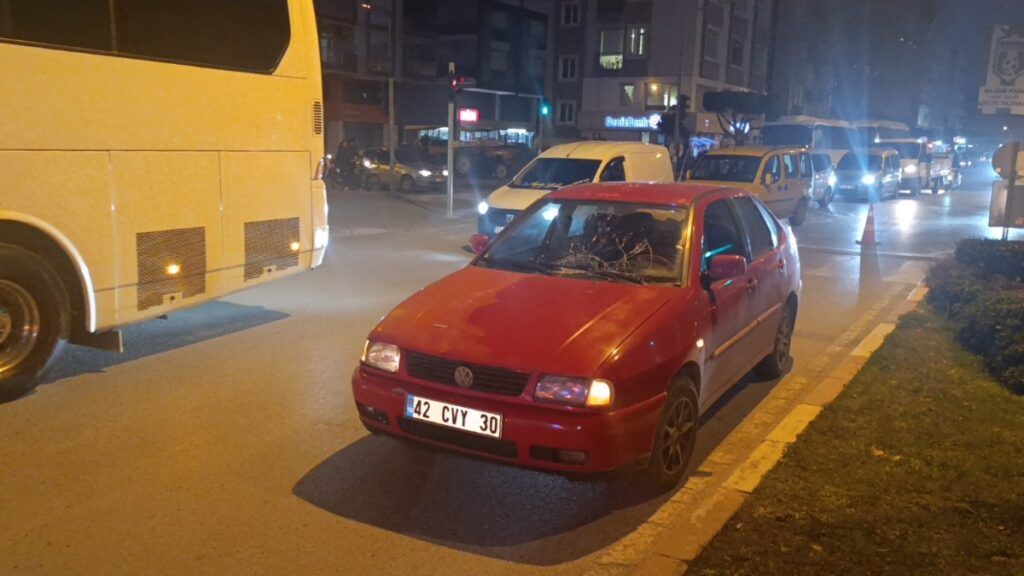antalyada otomobilin carptigi yaya metrelerce havaya uctu RmtvnbXl