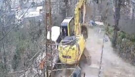 artvinde ekskavatorun kamyonete carptigi kaza kamerada 1 yarali xEcQgIm4