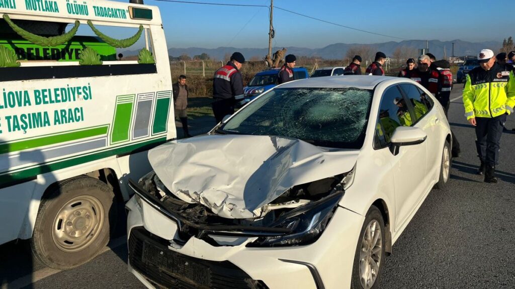 aydinda otomobil motosiklete carpti 1 olu 6j98kBCM