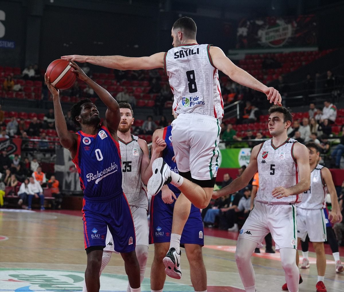 bahcesehir koleji karsiyakaya sans tanimadi 0 TLXziQCB