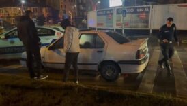bartinda ehliyetsiz ve alkollu surucu polis aracina carpti iRa5iVqn