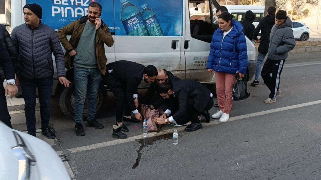 batmanda 6 yasindaki cocuga araba carpti SIclHpkq