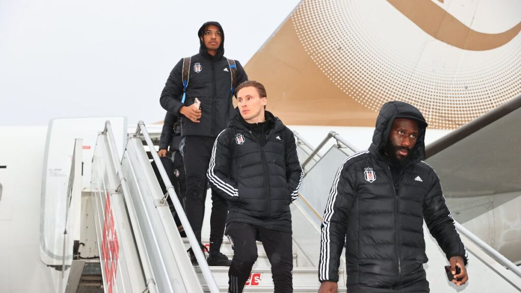 besiktas kafilesi antalyaya geldi pQDiJHkS