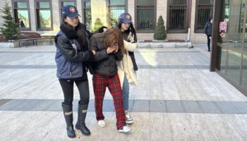 boluda hayatini kaybedenlerin ailelerini aramislardi grubun yoneticisi adliyeye sevk edildi SLSHXYQV