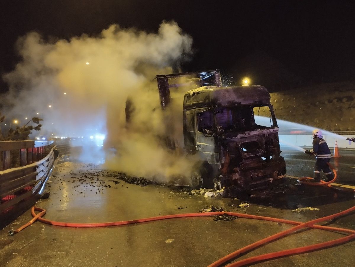 boluda mangal komuru yuklu tir alev alev yandi 0 MLP3CwvC