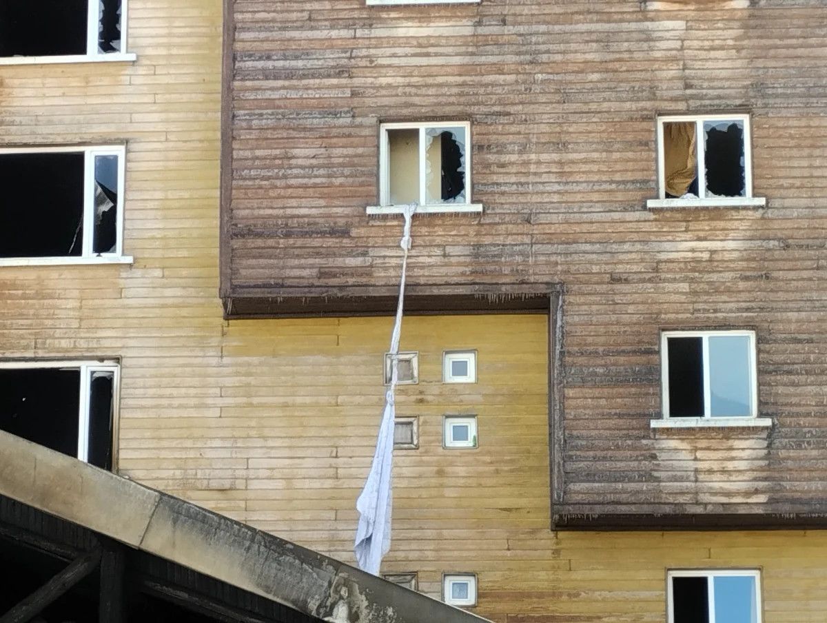 boluda yanan otelin eski calisani yangin merdivenini kullansalardi olume gidebilirlerdi 2 bQyvTQya