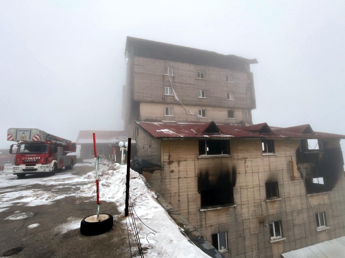 boludaki yangin faciasinda carsaflari birbirine bagladi 11 kisiyi kurtarmayi basardi 2 QtMDGCet
