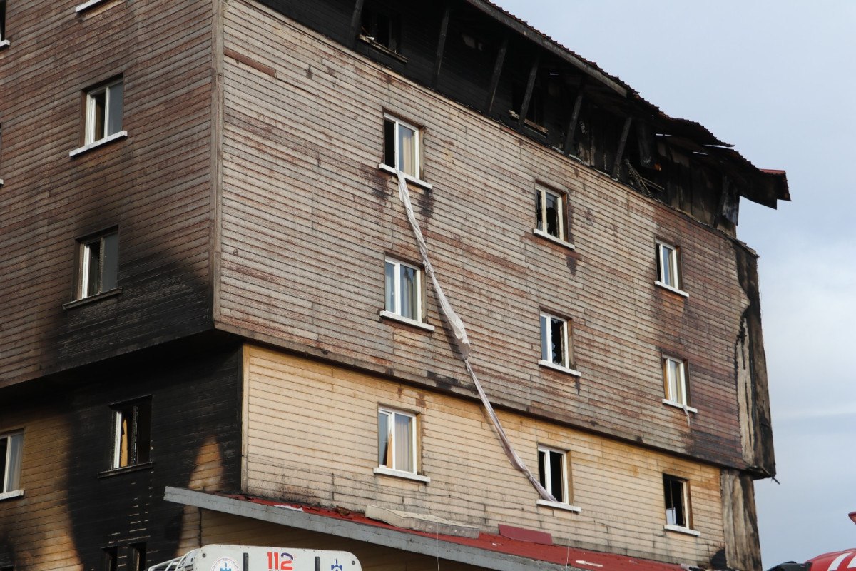 boludaki yangin faciasinda carsaflari birbirine bagladi 11 kisiyi kurtarmayi basardi 5 FXtrsd2P