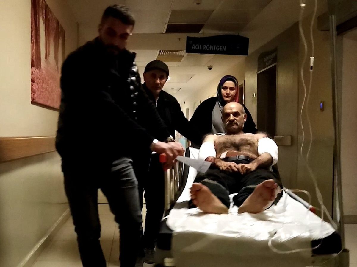 bursada agac soyma makinesine kollarini kaptiran isci yaralandi 0 KfWXzSnh