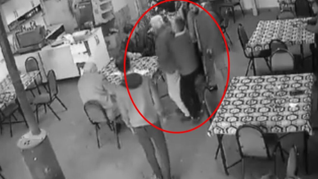 bursada bir kisi heimlich manevrasiyla kurtarildi KlW1Tfzi