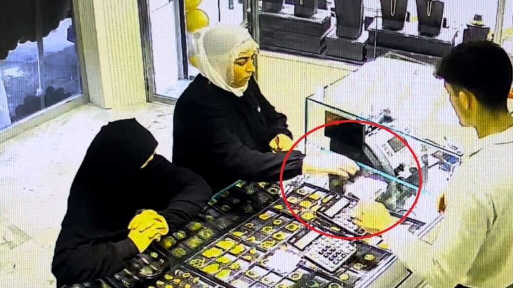 bursada hirsizlar kuyumcuyu ve musteriyi ayni anda soydu ELUkVS2u