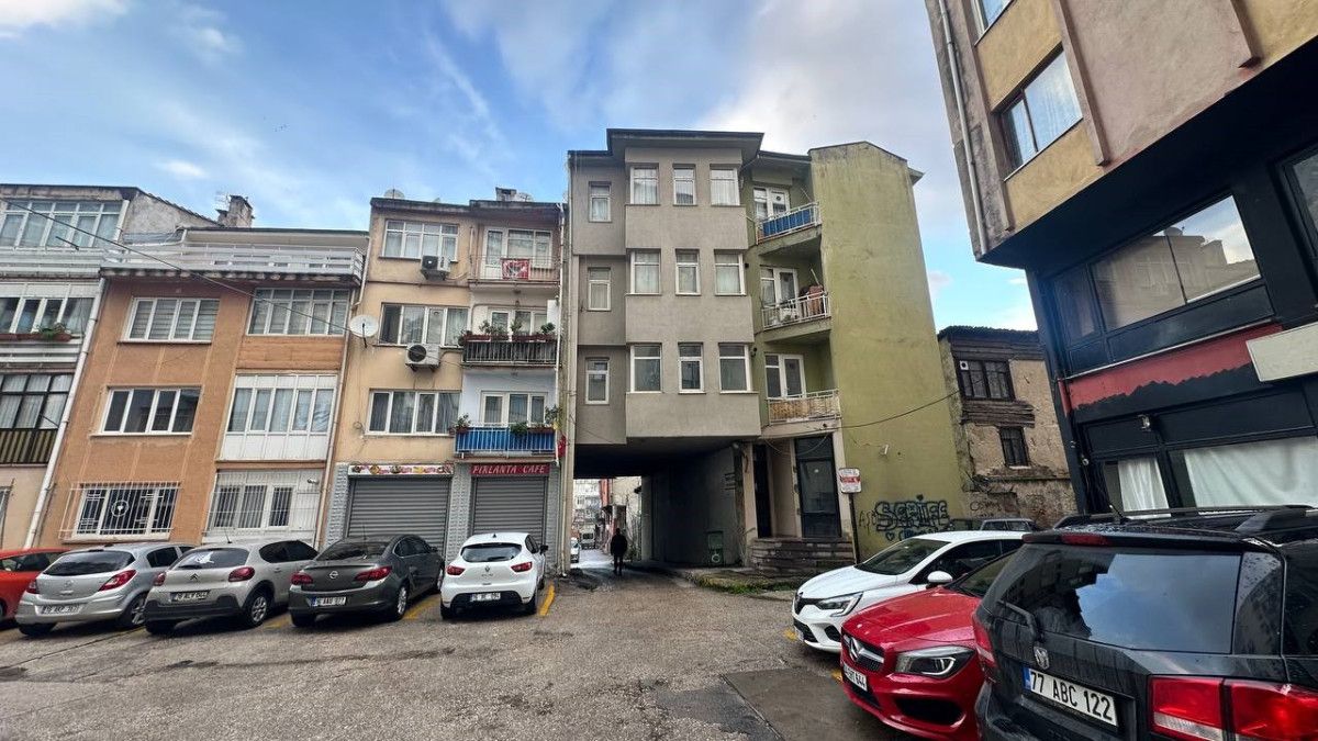 bursada kolonlari olmayan binaya bakan bir daha bakiyor 0 zHOkk2uX