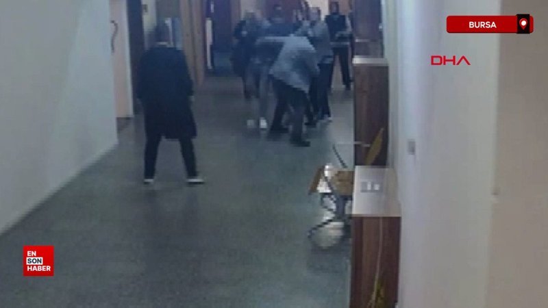 Bursa'da mağdur olarak geldiği duruşma öncesi eşinin avukatını dövdü 1 bursada magdur olarak geldigi durusma oncesi esinin avukatini dovdu iRFYlP8k