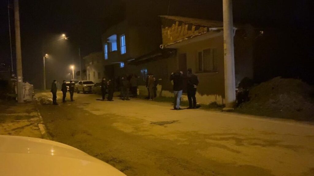 bursada rehine krizi baba iki cocugunu rehin aldi SepjzWBm