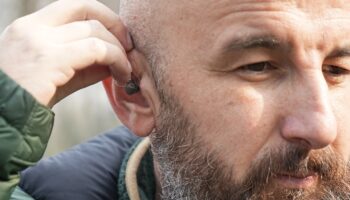 bursada sac ektirirken kulak zarini patlatti sF1eiMmc