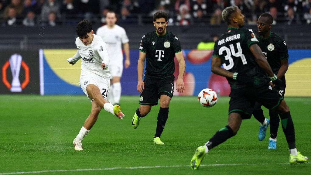 can uzundan jeneriklik gol frankfurt sahasinda galip vzcqGgWH