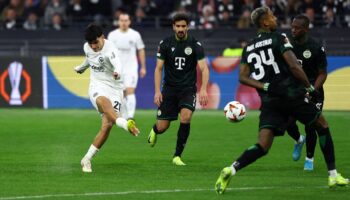can uzundan jeneriklik gol frankfurt sahasinda galip vzcqGgWH