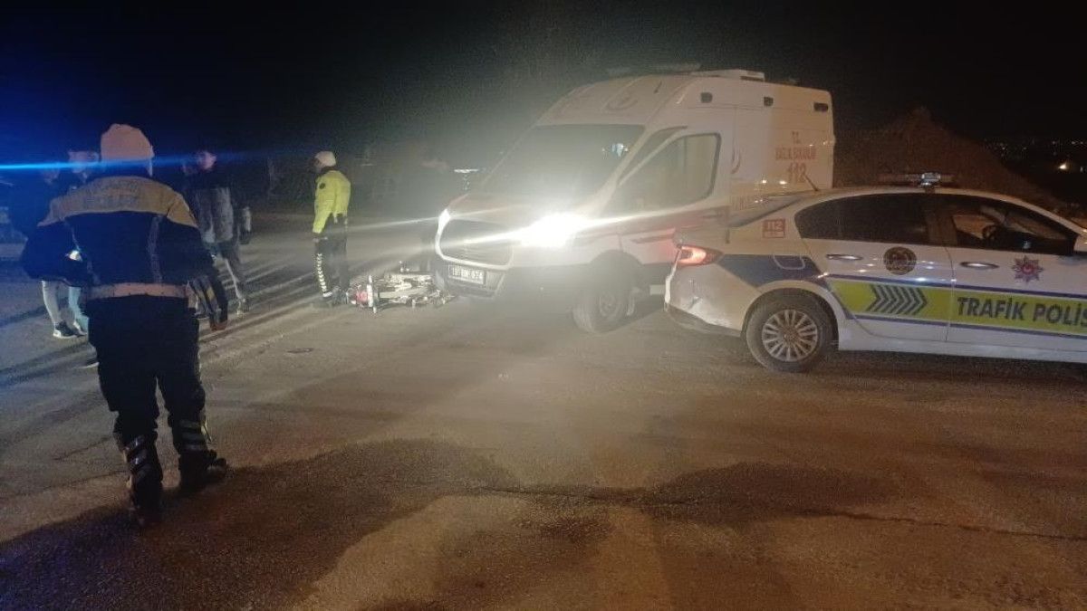 corumda 17 yasindaki ehliyetsiz ve alkollu motosiklet surucusu polis aracina carpti 1 Mjql8qQE