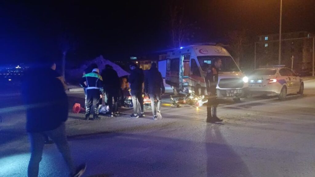 corumda 17 yasindaki ehliyetsiz ve alkollu motosiklet surucusu polis aracina carpti bzpO9MAV