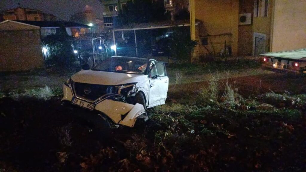 corumda 2 araca carpan surucu kazadan yara almadan kurtuldu 9VXwylrr